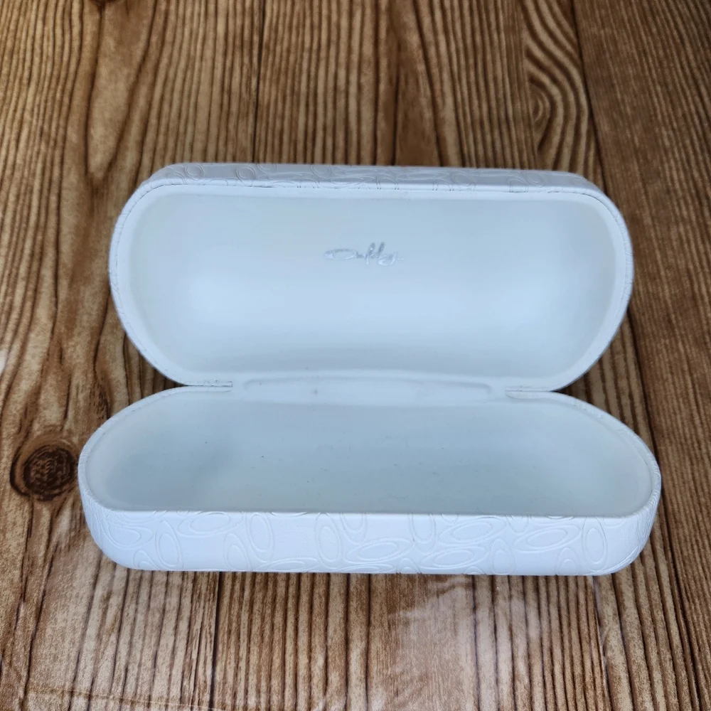 Oakley Hard Clamshell Sunglasses Case-White Embossed Leather‎